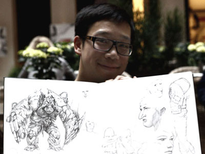Nguyen Anh Duc zeigt sein Skizzenbuch mit Riesen-Robotern