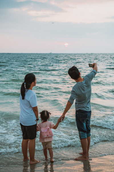 Selfie von Familie am Strand