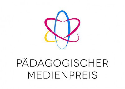 3 bunte räumlich ineinanderverschwungene Ovale, darunter Text paedagogischer Medienpreis