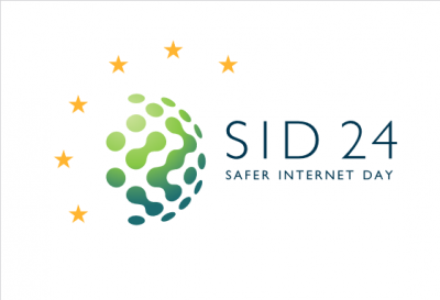 Logo vom Safe Internet Day 24 - Weißer Hintergrund, 6 Sterne auf der linken Seite, darunter eine grüne, kugelartige Form, rechts 
